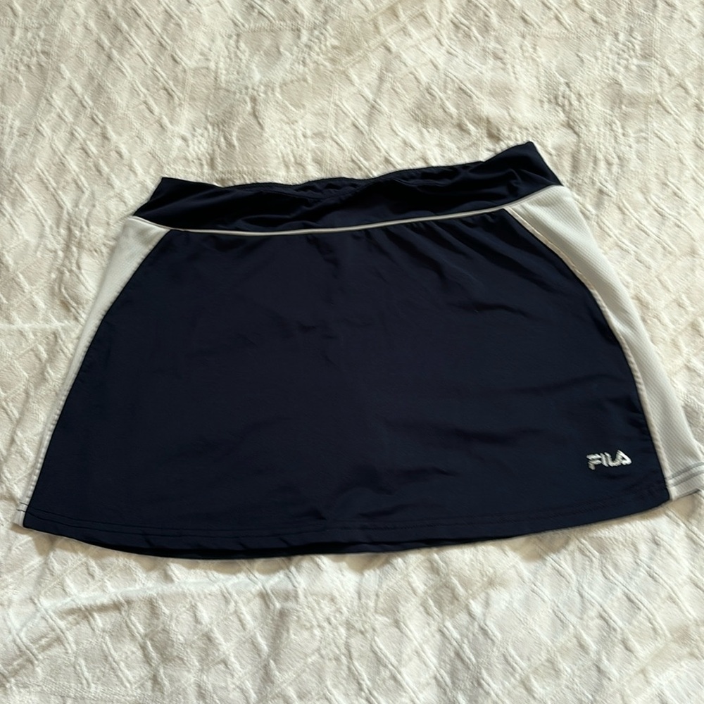 Fila women’s size L navy with white mesh accents poly/span tennis skirt